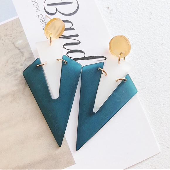 Chic Acrylic Blue Triangle Drop Earrings - Picture 4 of 5